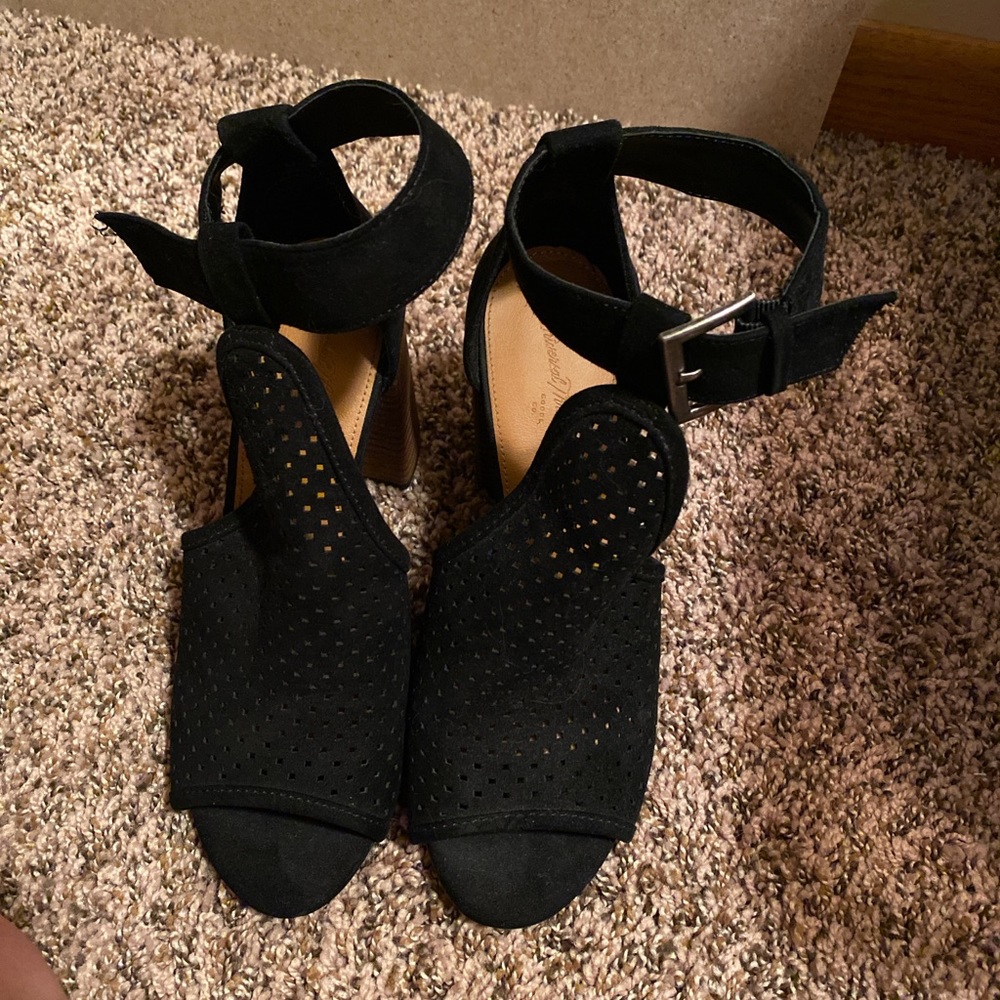 Universal threads heels.